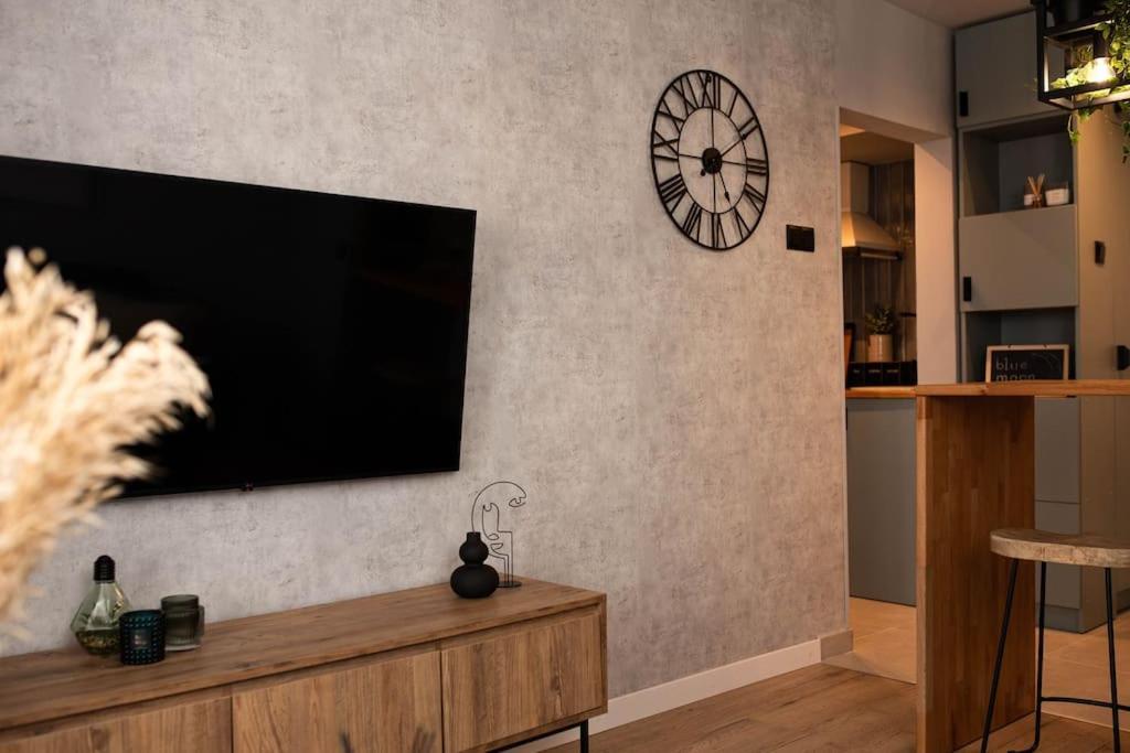 Blue Moon. Cozy Apartment Near Iulius Mall คลูจ-นาโปกา ภายนอก รูปภาพ